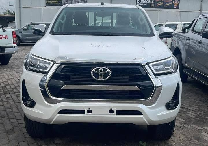 Toyota  Hilux SR5